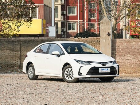 2022 Toyota Corolla XII (E210), белый, 1380000 рублей, вид 1