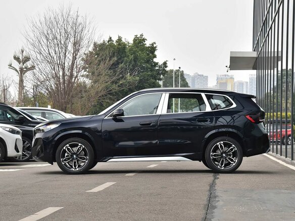 2026 BMW X1 Long 25Li xDrive III (U11/U12), синий, 5549900 рублей - вид 3