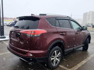 2017 Toyota RAV4 IV (XA40) Рестайлинг, красный, 2700000 рублей, вид 4