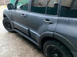 2004 Mitsubishi Pajero III Рестайлинг, серебристый, 1300000 рублей, вид 4