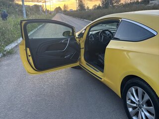 2012 Opel Astra GTC J Рестайлинг, жёлтый, 790000 рублей, вид 4