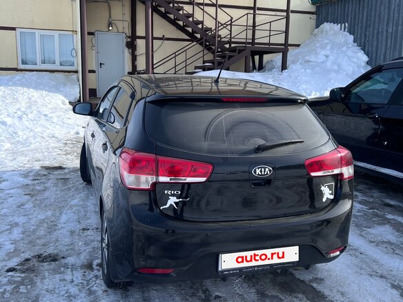 2015 Kia Rio III Рестайлинг, чёрный, 960000 рублей - вид 4