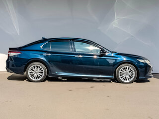 2018 Toyota Camry VIII (XV70), синий, 2395000 рублей, вид 4