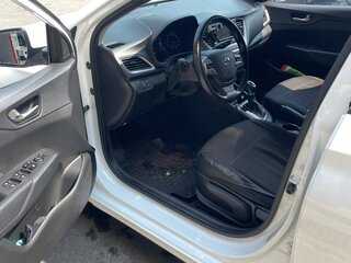 2018 Hyundai Solaris II, белый, 1700000 рублей, вид 4