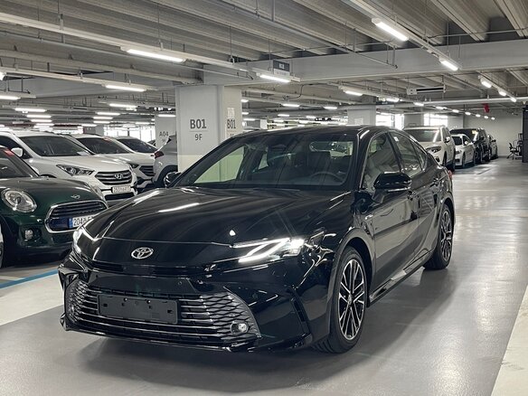 2026 Toyota Camry IX (XV80), чёрный - вид 2