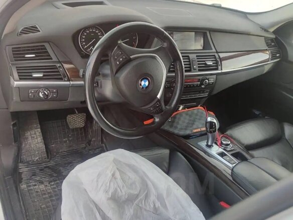 2013 BMW X5 35i II (E70) Рестайлинг, белый, 2000000 рублей - вид 3