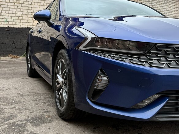 2021 Kia K5 III, синий, 2950000 рублей - вид 13