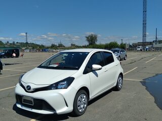 2011 Toyota Vitz III (XP130), белый, 968000 рублей, вид 2