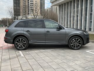 2019 Audi Q7 50 TDI II (4M) Рестайлинг, серый, 6000000 рублей, вид 2