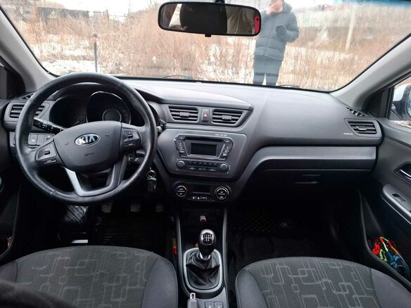 2013 Kia Rio 5-speed III, белый, 1000000 рублей - вид 12