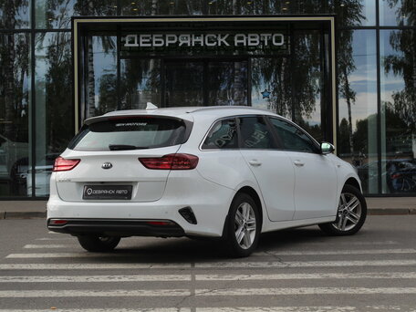 2019 Kia Ceed III, белый, 1460000 рублей, вид 3