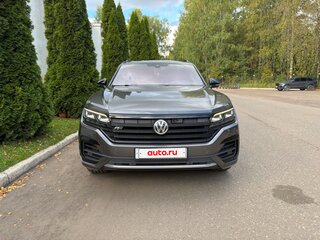 2020 Volkswagen Touareg III, серый, 5600000 рублей, вид 2