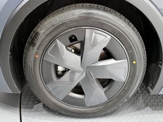 2024 Toyota Prius V (XW60), серый, 3540000 рублей, вид 5