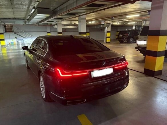 2022 BMW 7 серии Long 740Ld xDrive VI (G11/G12) Рестайлинг, чёрный, 8000000 рублей - вид 1