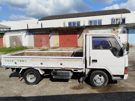 1990 Mitsubishi Minicab, белый, 525575 рублей, вид 3