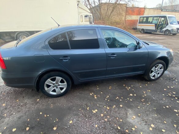 2011 Skoda Octavia II (A5) Рестайлинг, серый, 700000 рублей - вид 2