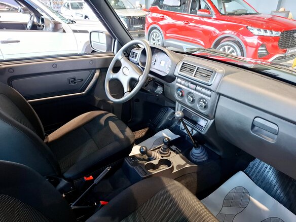 2025 Lada (ВАЗ) Niva Legend I, чёрный, 1090500 рублей - вид 2