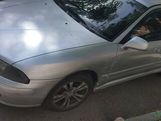 2002 Mitsubishi Carisma I Рестайлинг, белый, 350000 рублей, вид 3