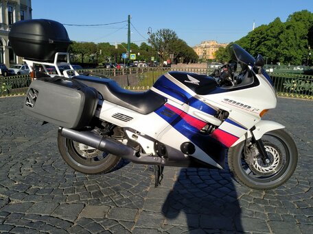 1993 Honda CBR 1000F, белый, 1200647 рублей, вид 4