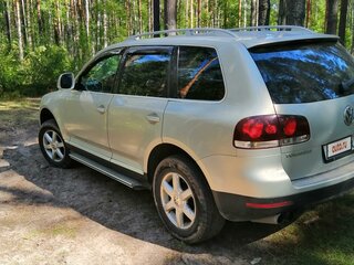 2008 Volkswagen Touareg I Рестайлинг, серебристый, 1000000 рублей, вид 4