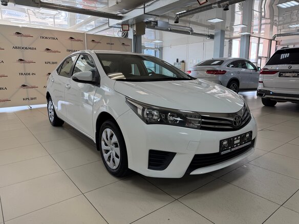 2013 Toyota Corolla XI (E160, E170, E180), белый - вид 3