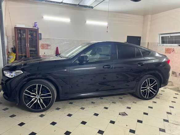 2021 BMW X6 30d III (G06), чёрный, 7999999 рублей - вид 4
