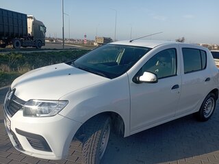 2017 Renault Sandero II, белый, 1100000 рублей, вид 1