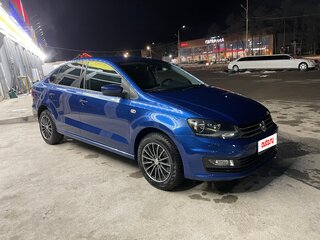 2018 Volkswagen Polo V Рестайлинг, синий, 1650000 рублей, вид 2