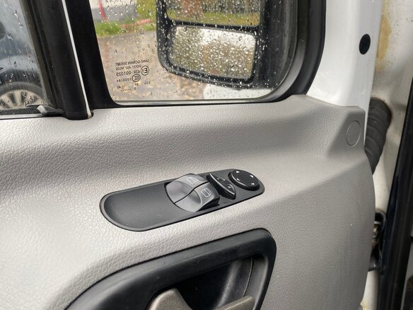 2013 Mercedes-Benz Sprinter Classic, белый, 1950000 рублей - вид 3