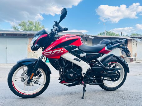 2021 Bajaj Pulsar NS 200, красный, 230000 рублей, вид 4
