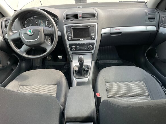 2011 Skoda Octavia Scout II (A5) Рестайлинг, бежевый, 1200000 рублей - вид 6