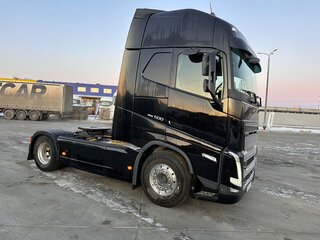 2022 Volvo FH, чёрный, 12990000 рублей, вид 3