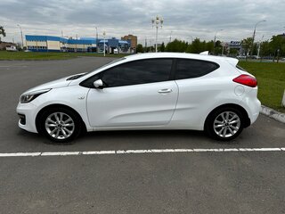 2017 Kia Ceed II Рестайлинг, белый, 1120000 рублей, вид 3