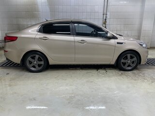 2015 Kia Rio III Рестайлинг, бежевый, 1150000 рублей, вид 3