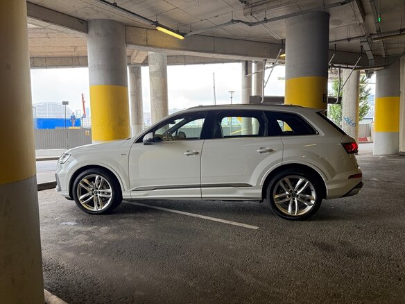 2021 Audi Q7 45 TDI II (4M) Рестайлинг, белый, 9900000 рублей - вид 5