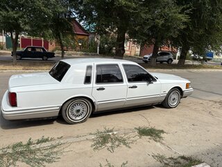 1992 Lincoln Town Car II, белый, 2250000 рублей, вид 3