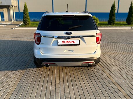 2017 Ford Explorer V Рестайлинг, белый, 3900000 рублей, вид 5
