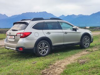 2017 Subaru Outback V Рестайлинг, бежевый, 3300000 рублей, вид 3