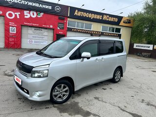 2009 Toyota Voxy II (R70), серый, 950000 рублей, вид 3