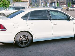 2016 Volkswagen Polo V Рестайлинг, белый, 1250000 рублей, вид 2