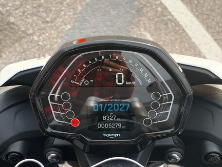 2024 Triumph Street Triple, белый, 1150000 рублей, вид 3