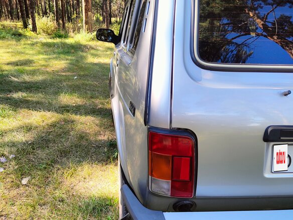 2011 Lada (ВАЗ) 2131 (4x4) I, серебристый, 450000 рублей - вид 6