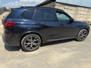 2020 BMW X5 M50d IV (G05/G18), чёрный, 7350000 рублей, вид 4