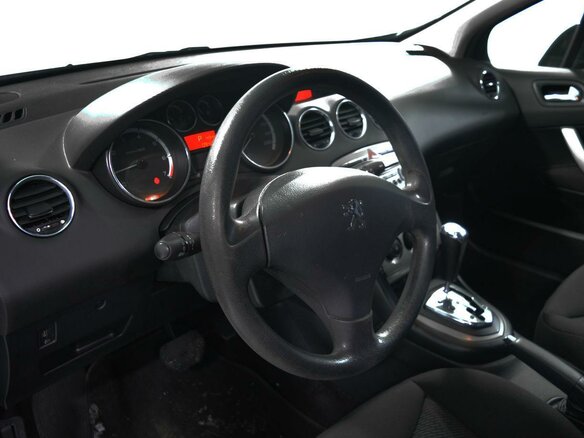 2011 Peugeot 308 I, чёрный - вид 9