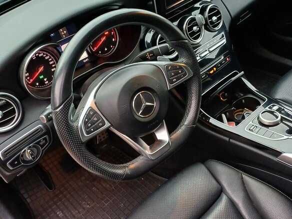 2017 Mercedes-Benz C-Класс 300 IV (W205), белый, 2000000 рублей - вид 5