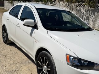 2011 Mitsubishi Lancer X Рестайлинг, белый, 830000 рублей, вид 3