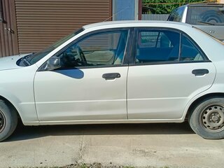 2000 Mazda Familia VIII (BJ), белый, 175000 рублей, вид 3