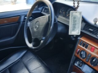 1994 Mercedes-Benz E-Класс 220 I (W124), чёрный, 330000 рублей, вид 4