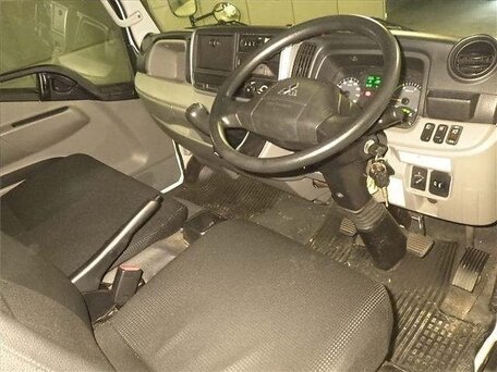 2016 Fuso (Mitsubishi) Canter, белый, 2400000 рублей, вид 4