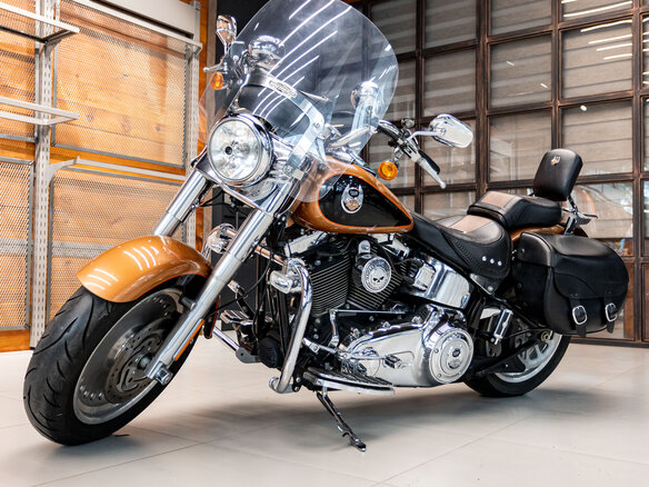 2008 Harley-Davidson Fat Boy, золотистый, 1300000 рублей - вид 37